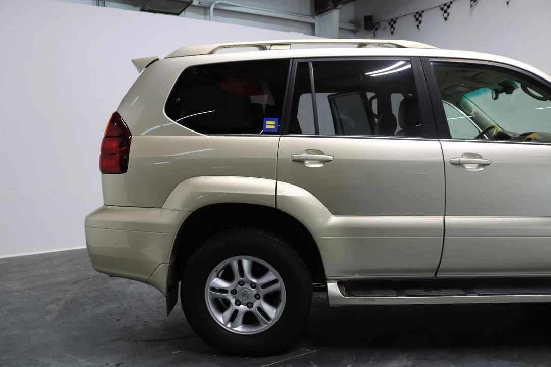 2006 Lexus GX 1st Gen - Image 15 of 31
