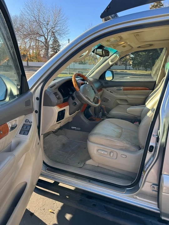 2006 Lexus GX 1st Gen - Image 2 of 10