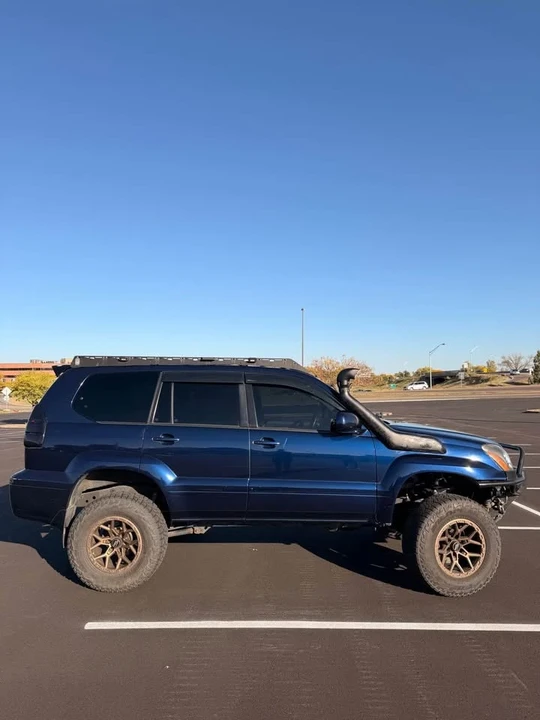 2006 Lexus GX 1st Gen - Image 2 of 10