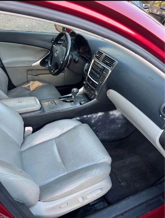 2006 Lexus IS 2nd Gen - Image 14 of 17