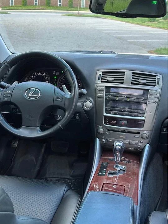 2006 Lexus IS 2nd Gen - Image 16 of 19