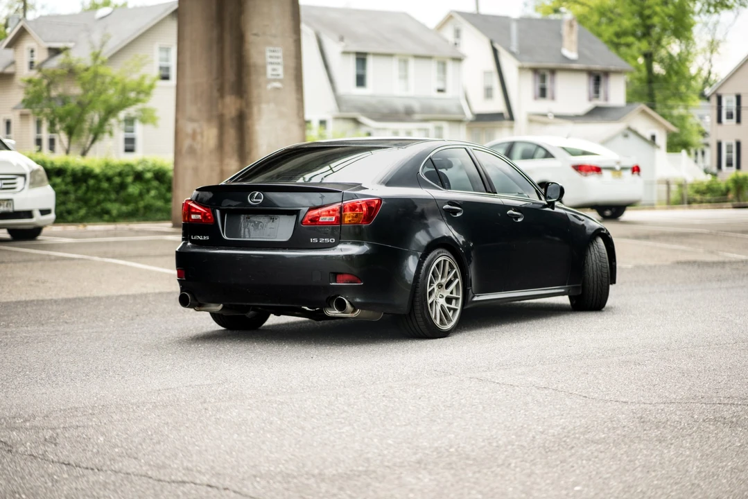 2006 Lexus IS 2nd Gen - Image 27 of 31