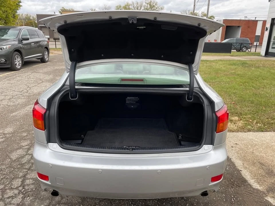 2006 Lexus IS 2nd Gen - Image 13 of 19