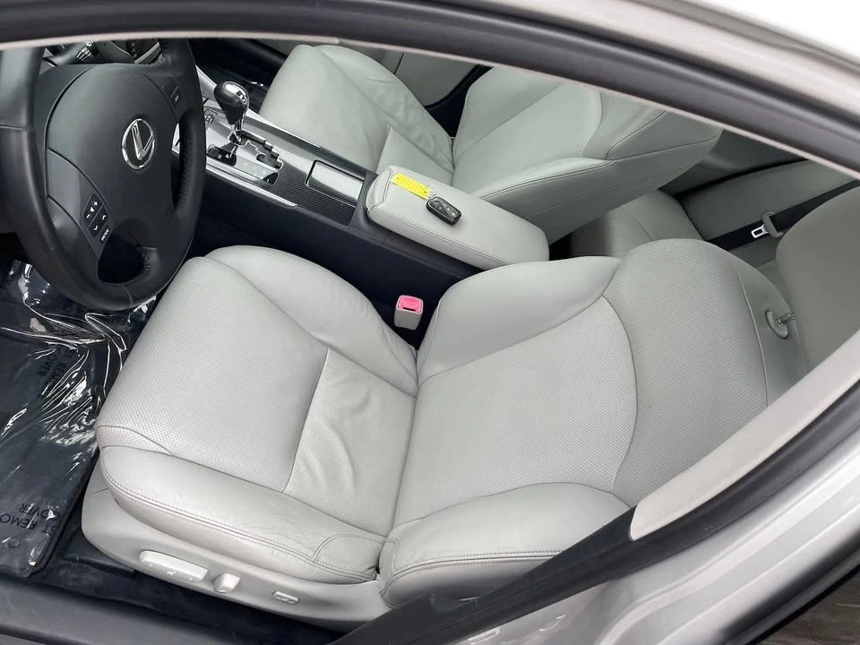 2006 Lexus IS 2nd Gen - Image 15 of 19
