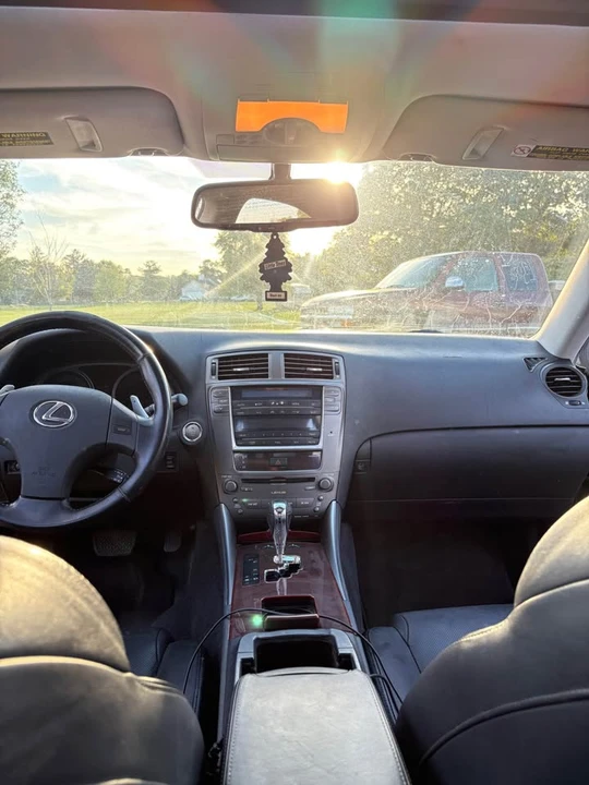 2006 Lexus IS 2nd Gen - Image 17 of 20