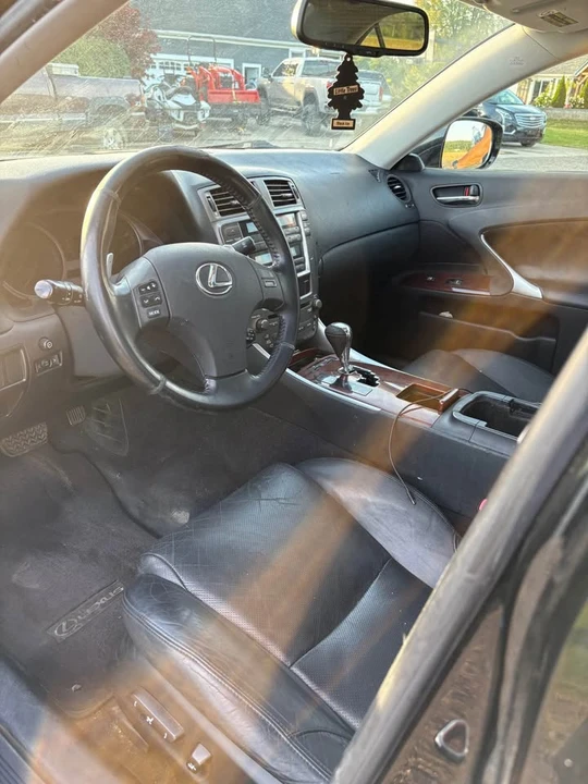 2006 Lexus IS 2nd Gen - Image 11 of 20