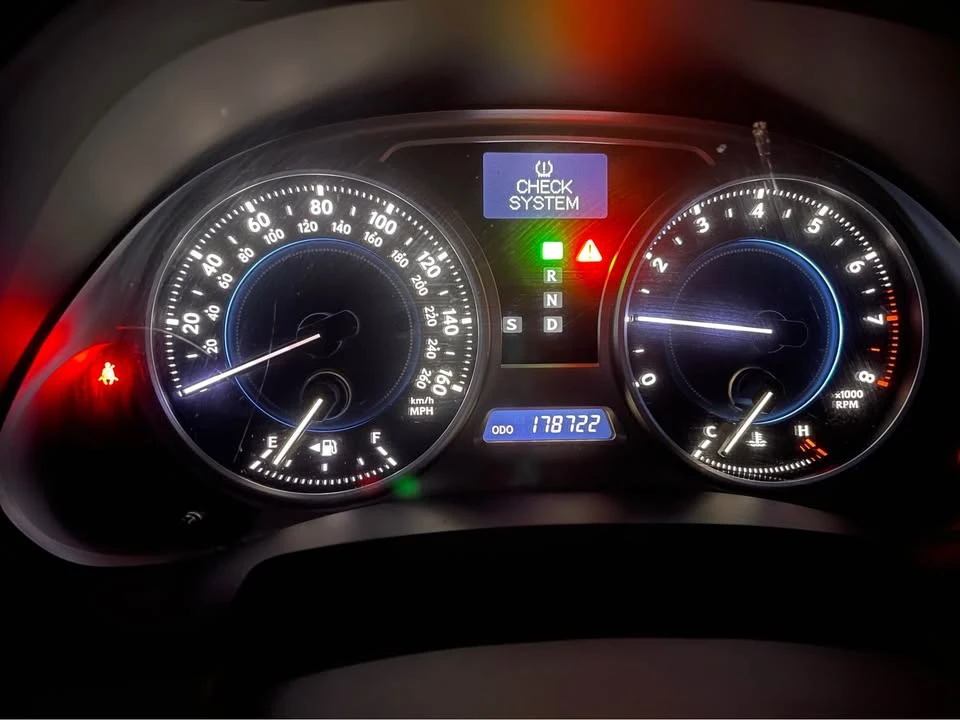 2006 Lexus IS 2nd Gen - Image 7 of 9