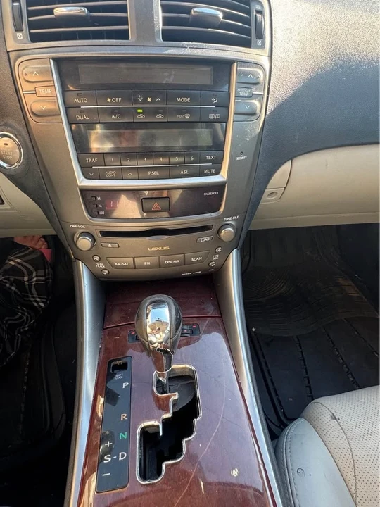 2006 Lexus IS 2nd Gen - Image 13 of 17