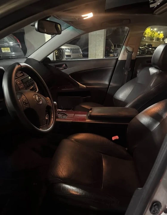 2006 Lexus IS 2nd Gen - Image 11 of 15