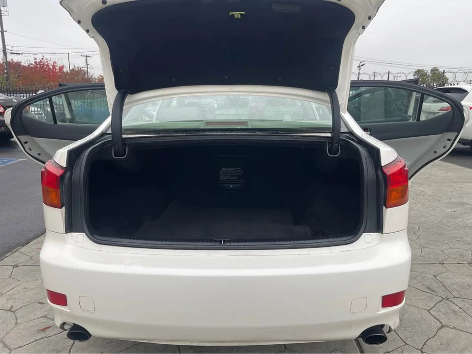 2006 Lexus IS 2nd Gen - Image 10 of 20