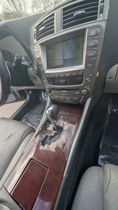 2006 Lexus IS 2nd Gen - Image 18 of 19