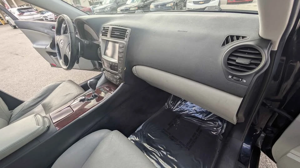 2006 Lexus IS 2nd Gen - Image 17 of 19
