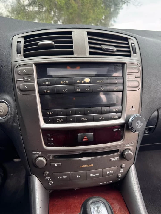 2006 Lexus IS 2nd Gen - Image 11 of 19