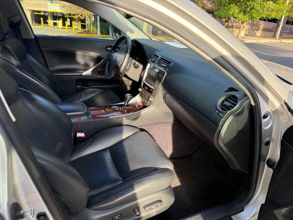 2006 Lexus IS 2nd Gen - Image 17 of 18