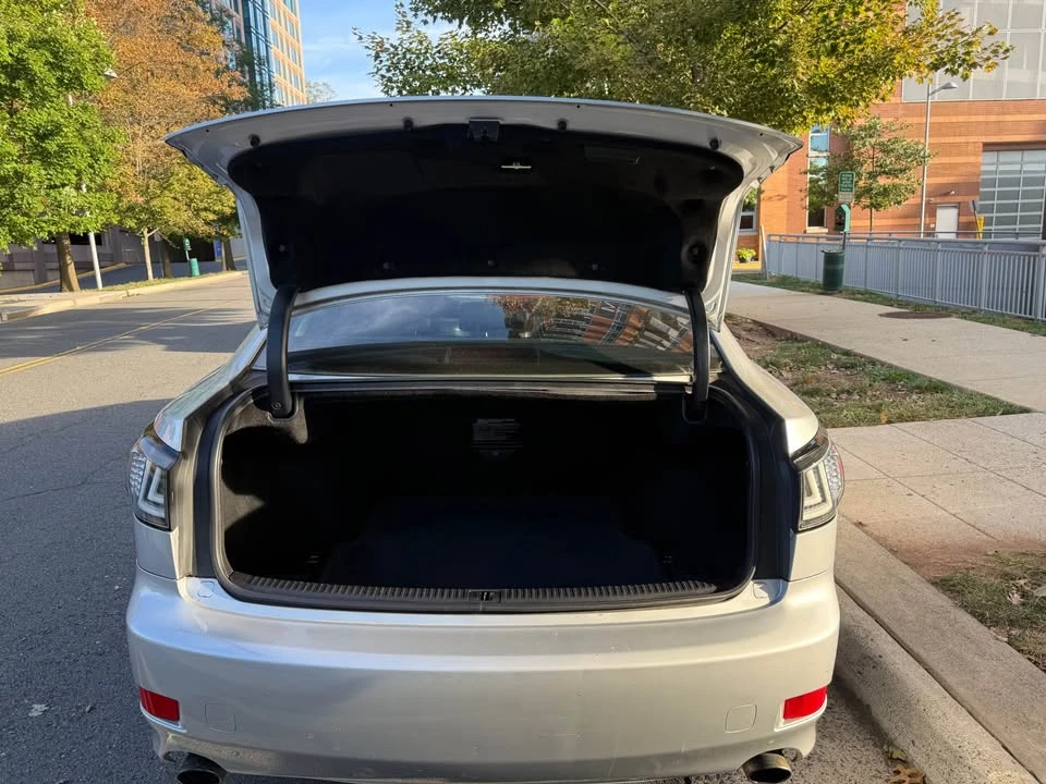 2006 Lexus IS 2nd Gen - Image 9 of 18