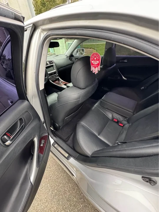 2006 Lexus IS 2nd Gen - Image 11 of 12