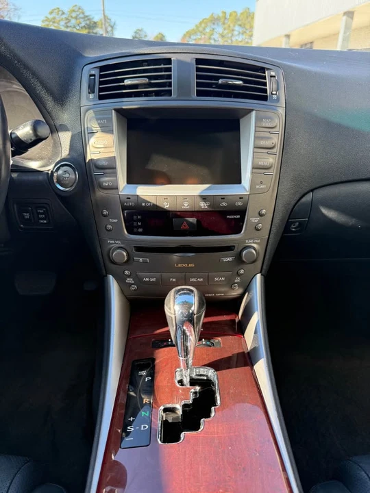 2006 Lexus IS 2nd Gen - Image 11 of 19