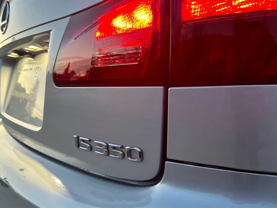 2006 Lexus IS 2nd Gen - Image 9 of 18