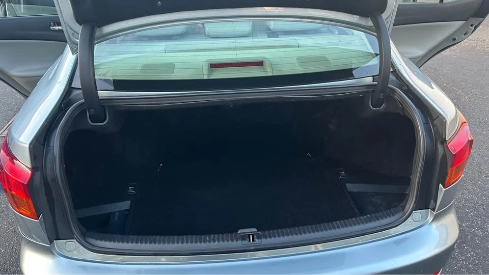 2006 Lexus IS 2nd Gen - Image 9 of 12