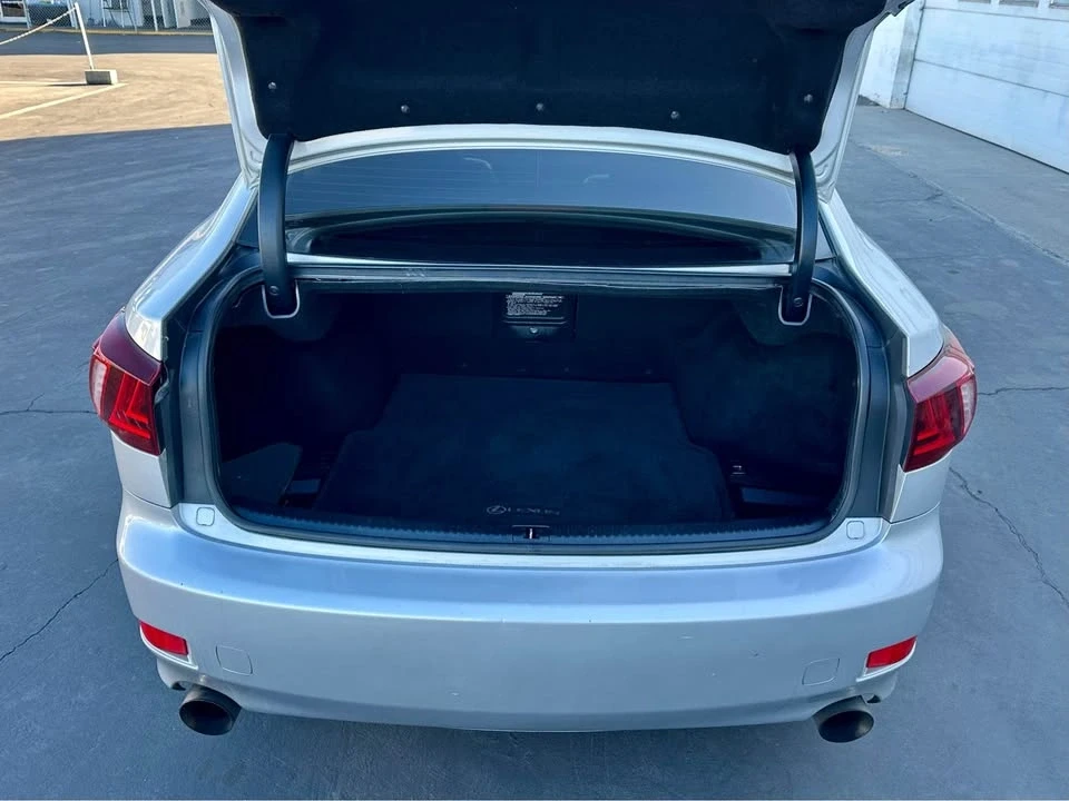 2006 Lexus IS 2nd Gen - Image 11 of 16