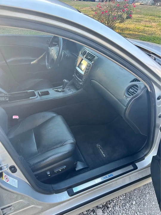 2006 Lexus IS 2nd Gen - Image 11 of 14