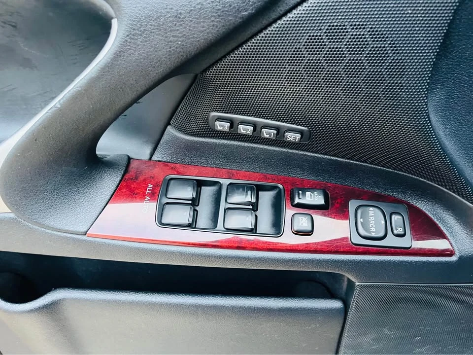 2006 Lexus IS 2nd Gen - Image 12 of 18