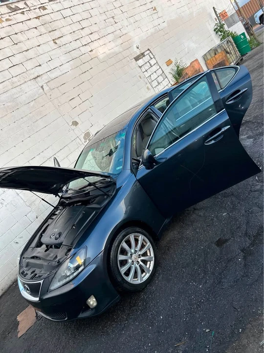 2006 Lexus IS 2nd Gen - Image 9 of 13