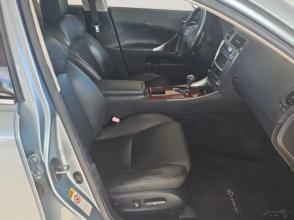 2006 Lexus IS 2nd Gen - Image 19 of 21