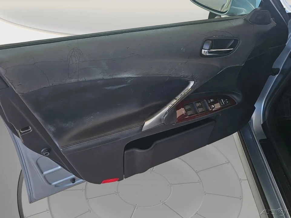 2006 Lexus IS 2nd Gen - Image 13 of 21