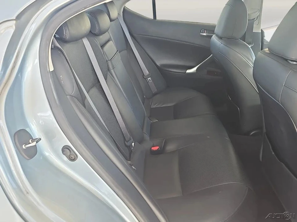 2006 Lexus IS 2nd Gen - Image 20 of 21