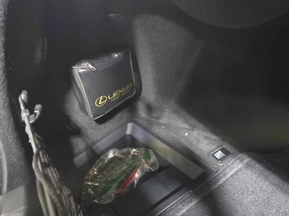 2006 Lexus IS 2nd Gen - Image 17 of 19