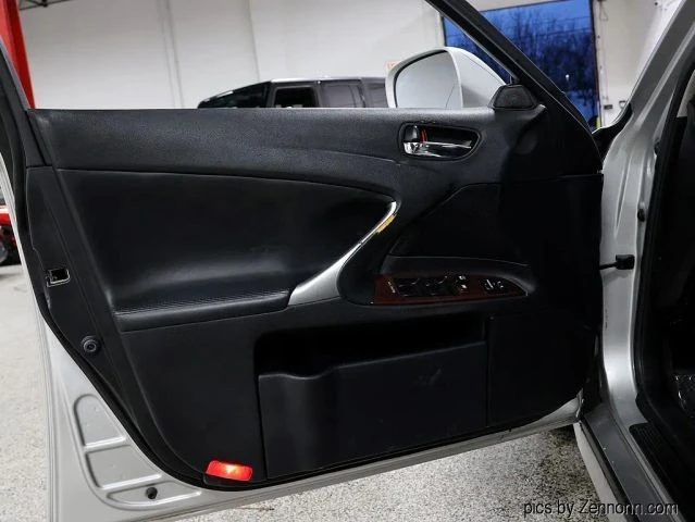 2006 Lexus IS 2nd Gen - Image 20 of 30