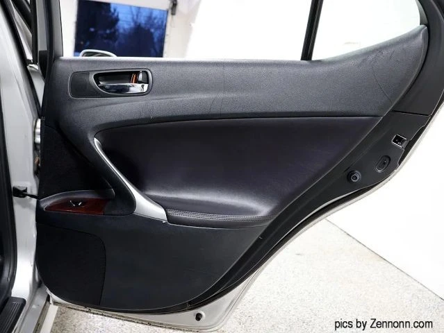 2006 Lexus IS 2nd Gen - Image 25 of 30