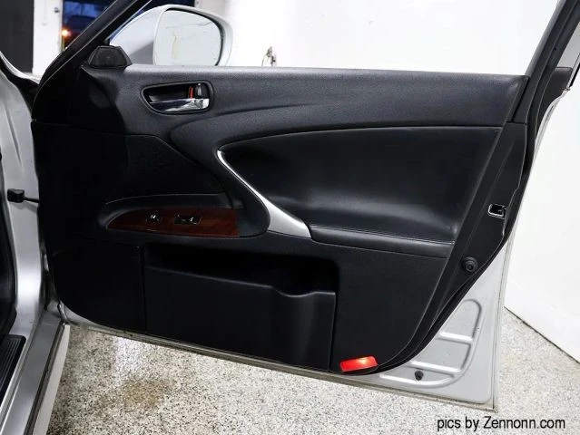 2006 Lexus IS 2nd Gen - Image 27 of 30