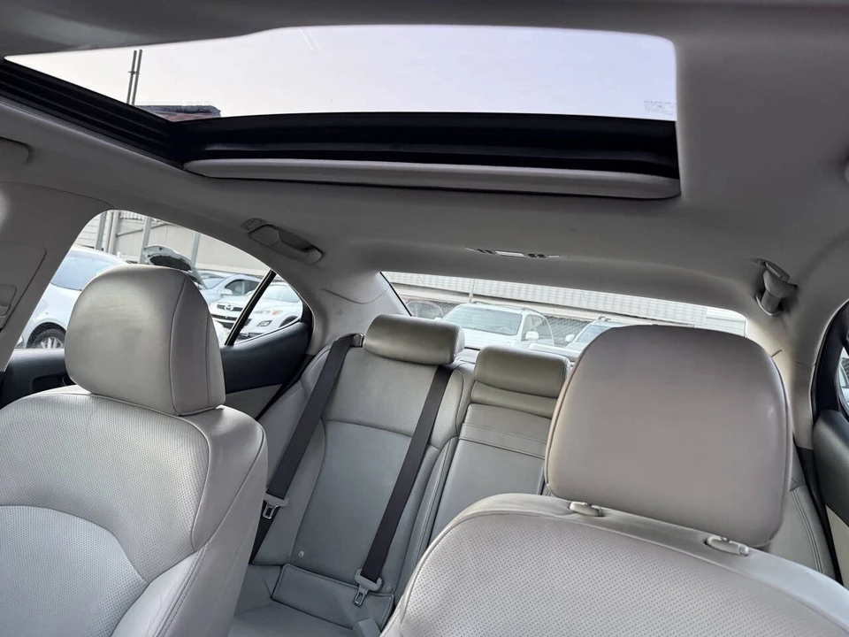 2006 Lexus IS 2nd Gen - Image 11 of 17