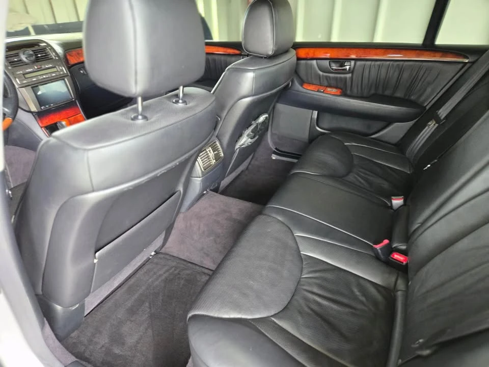 2006 Lexus LS 3rd Gen - Image 9 of 10