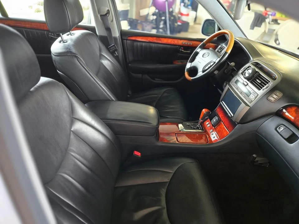 2006 Lexus LS 3rd Gen - Image 7 of 10