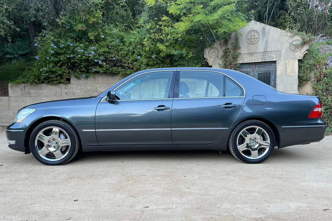 2006 Lexus LS 3rd Gen - Image 3 of 31
