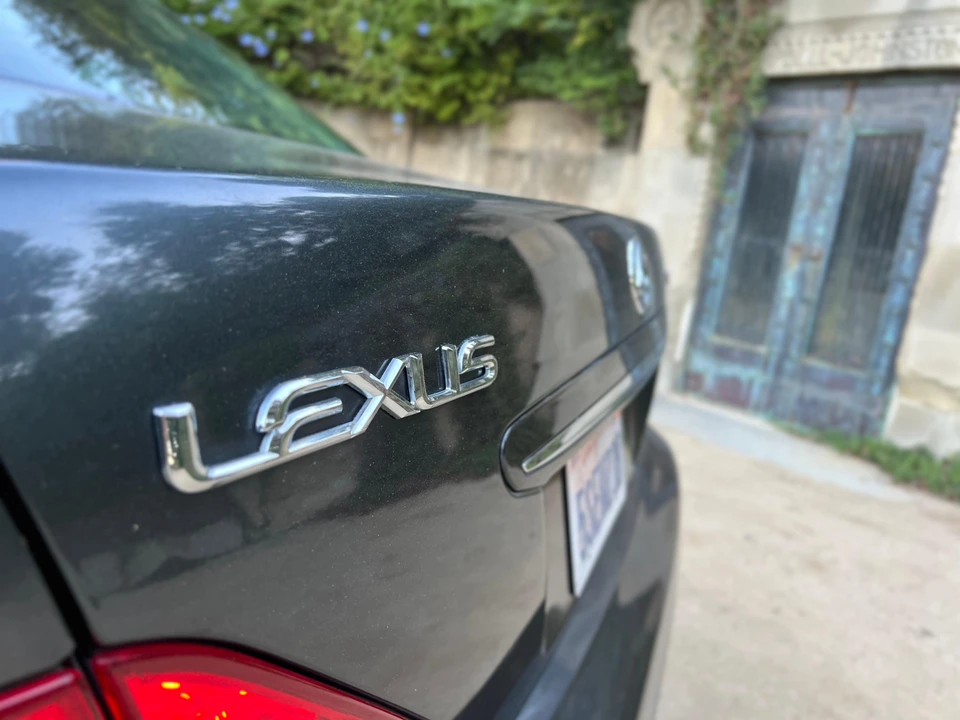 2006 Lexus LS 3rd Gen - Image 29 of 31