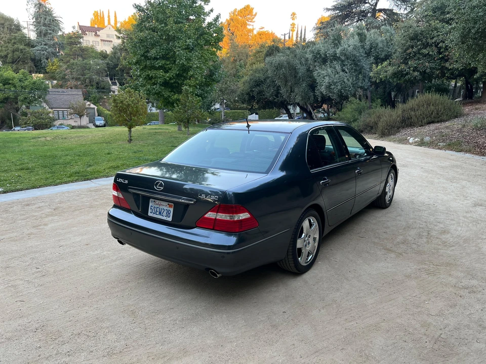 2006 Lexus LS 3rd Gen - Image 17 of 31