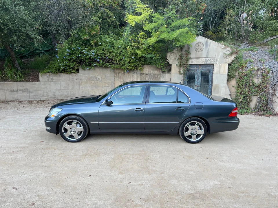 2006 Lexus LS 3rd Gen - Image 12 of 31