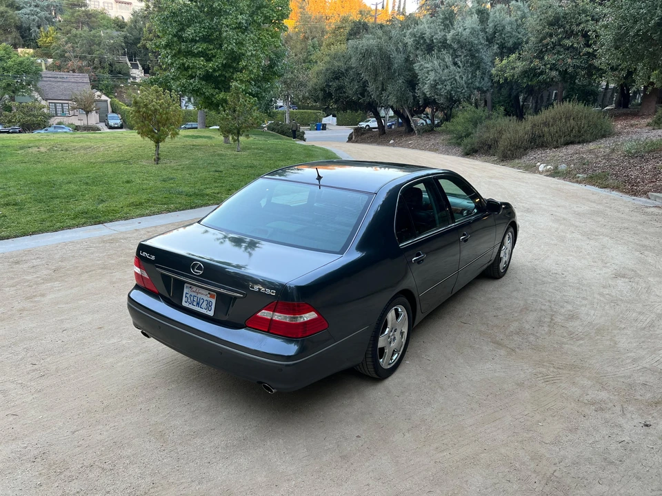 2006 Lexus LS 3rd Gen - Image 16 of 31