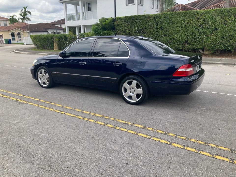2006 Lexus LS 3rd Gen - Image 10 of 31