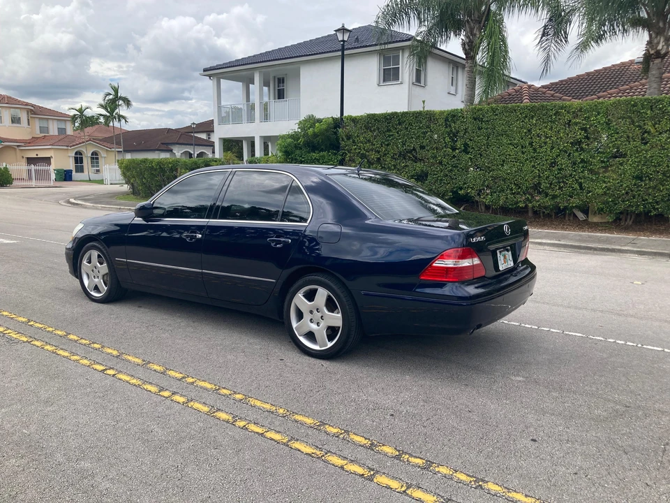 2006 Lexus LS 3rd Gen - Image 11 of 31