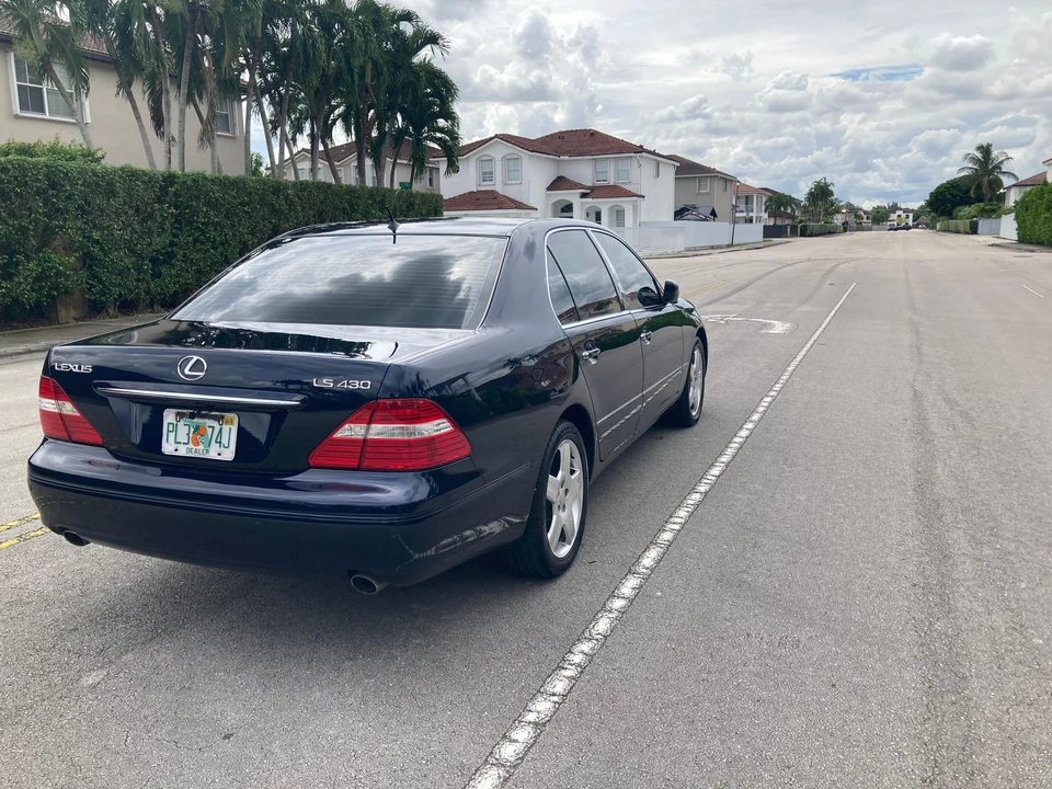 2006 Lexus LS 3rd Gen - Image 13 of 31