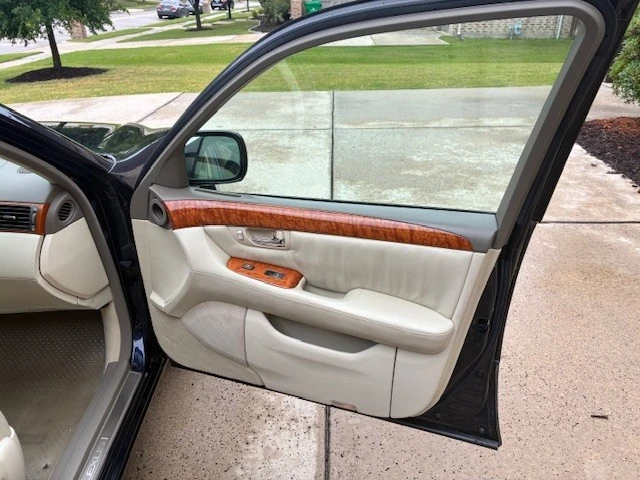 2006 Lexus LS 3rd Gen - Image 21 of 28
