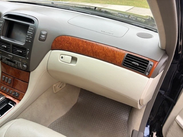 2006 Lexus LS 3rd Gen - Image 19 of 28
