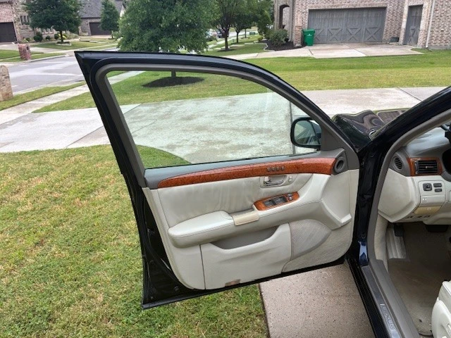2006 Lexus LS 3rd Gen - Image 13 of 28