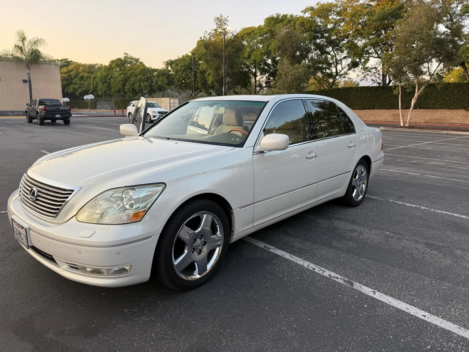 2006 Lexus LS 3rd Gen - Image 10 of 31