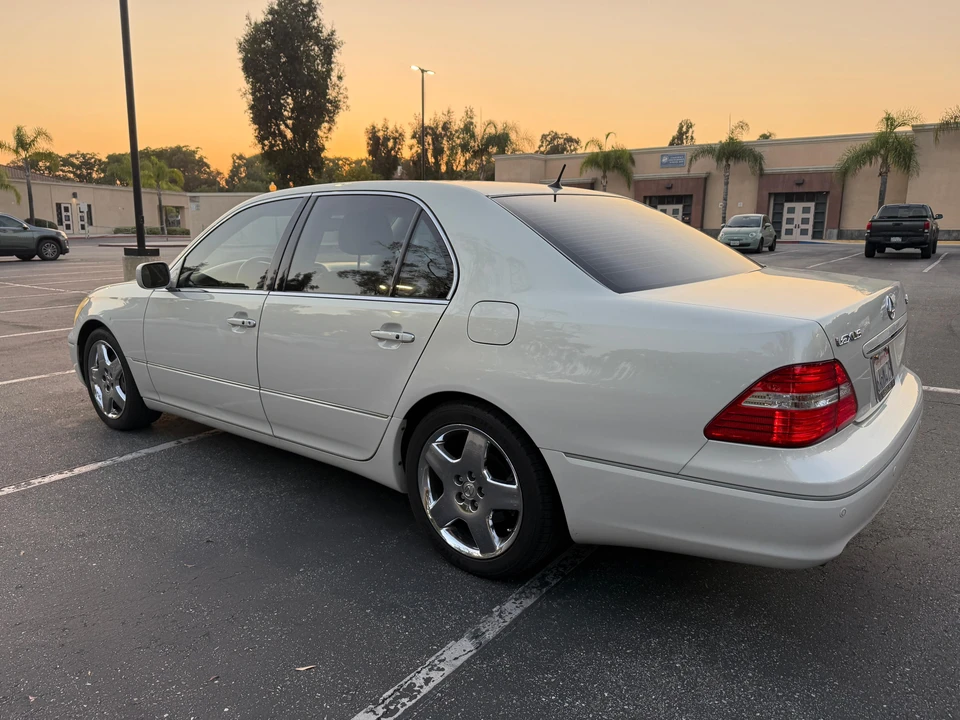 2006 Lexus LS 3rd Gen - Image 15 of 31